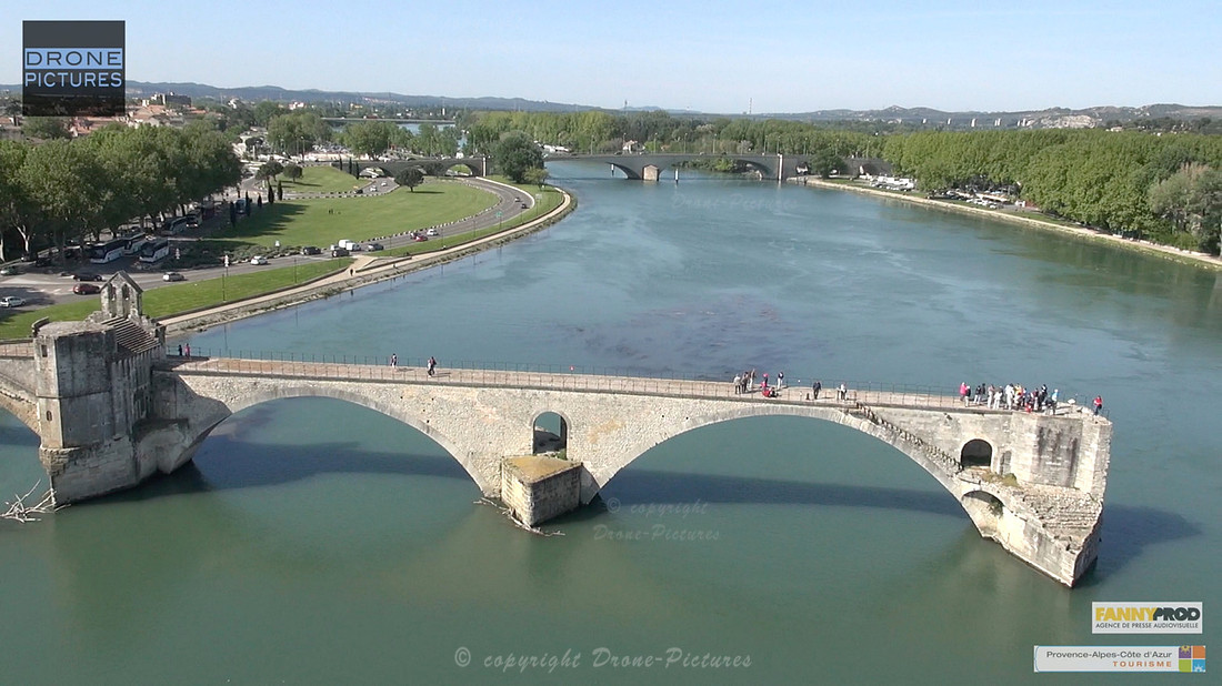 Avignon par Drone Pictures - Pont Saint Benenzet et Rhône
