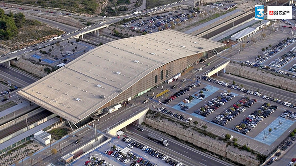 Vue aerienne par drone de la gare TGV d'Aix-les-Milles, France