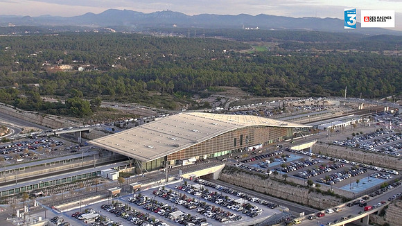 Vue aerienne par drone de la gare TGV d'Aix-les-Milles, France
