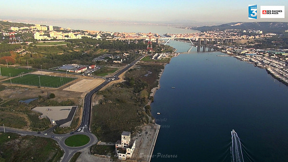 Canal de Caronte et le Pont Autoroutier de l'A55, Martigues, France