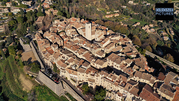 Vue aérienne de Saint-PAUL de VENCE, en Provence, France  © Drone-Pictures