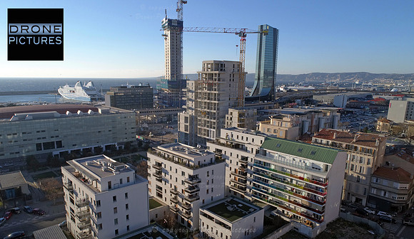 Marseille Tours La Marseillaise (en construction) et  CMA-CGM quartier Euro-Méditerranée, vue par drone