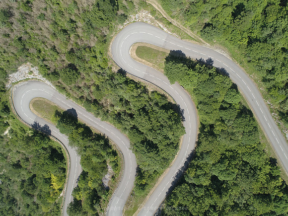 Photo aérienne route en lacet Vercors © Drone-Pictures