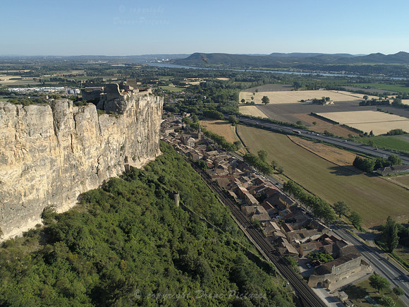 Photo aérienne Citadelle de Mornas - Vaucluse © Drone-Pictures