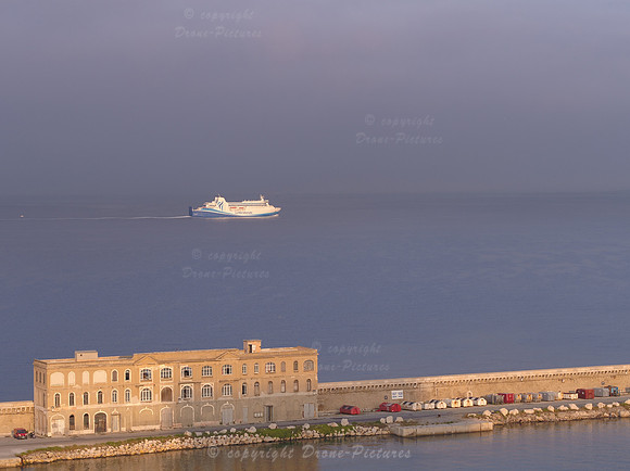 Photo aérienne Digue du Large au matin Port Autonome de Marseille © Drone-Pictures