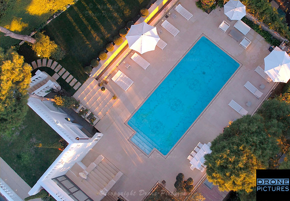 Vue aérienne par drone Piscine Villa  © Drone-Pictures