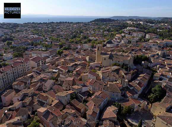 Photo aérienne par drone du centre historique d'Istres - © Drone-Pictures