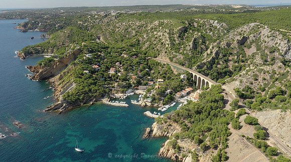 Vue aérienne de la calanque de Méjean © Drone-Pictures - reproduction interdite