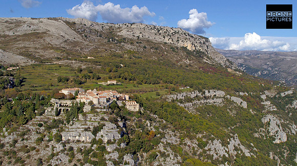 Gourdon Générale - Vue aérienne générale village et montagne de Gourdon © Drone-Pictures