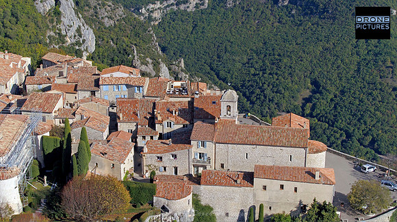 Vue aérienne des toits de Gourdon © Drone-Pictures