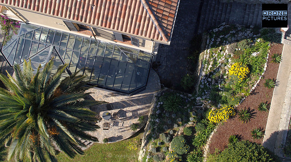 Villa Topshot