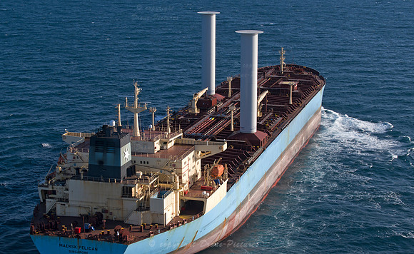 Le pétrolier Maersk Pelican, Marseille vu par drone en pleine mer © Drone-Pictures