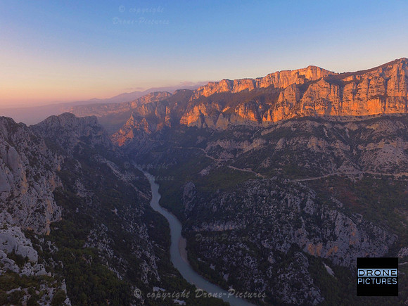 Photographie aérienne par drone des Gorges du verdon au crépuscule © Drone-Pictures - DJI_0278