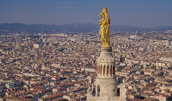 Statue Vierge à l'enfant, Notre-Dame-de-la-Garde, Marseille, France