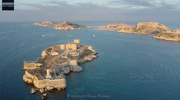 Vue aérienne du Chateau d'IF au lever du soleil, à Marseille, prise de vue par drone © Drone-Pictures Marseille