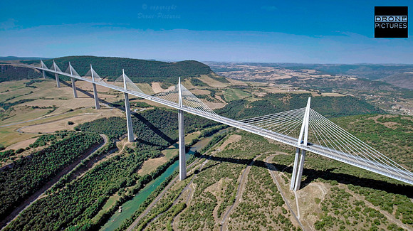 Vue aérienne du Viaduc de Millau + le Tarn, prise de vue par drone - Aveyron - © Drone-Pictures