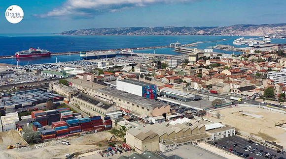 Prestation drone à Marseille, Photo du Port et du Marché aux Puces – Avril 2021