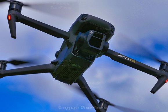Mavic-3-Cine-en-vol_1166188-1