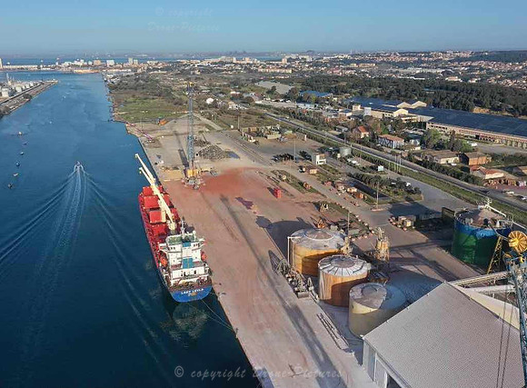 Photo Aérienne par Drone du port de SEA-Invest Caronte, Martigues, France © Drone-Pictures