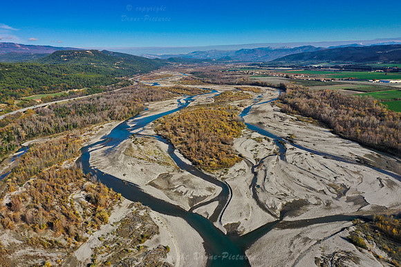Vue aérienne de la Durance en Automne, France © Drone-Pictures