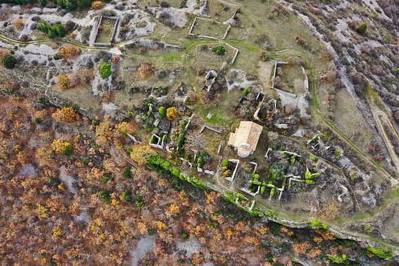Photo aérienne par drone du Haut Monsalier 04 - Village Abandonné par drone © Drone-Pictures