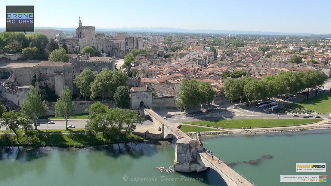Avignon par Drone Pictures - Ville et Pont Saint Benenzet