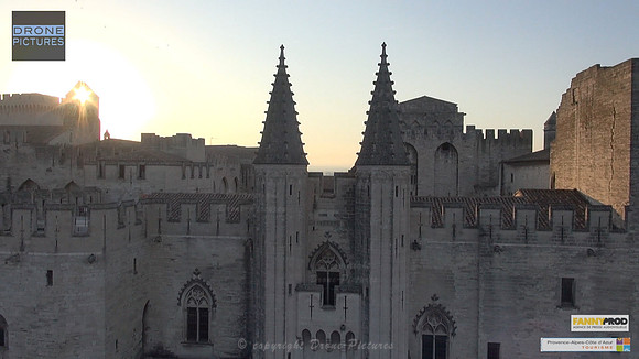 Avignon par Drone Pictures - Lever de soleil sur Palais des Papes