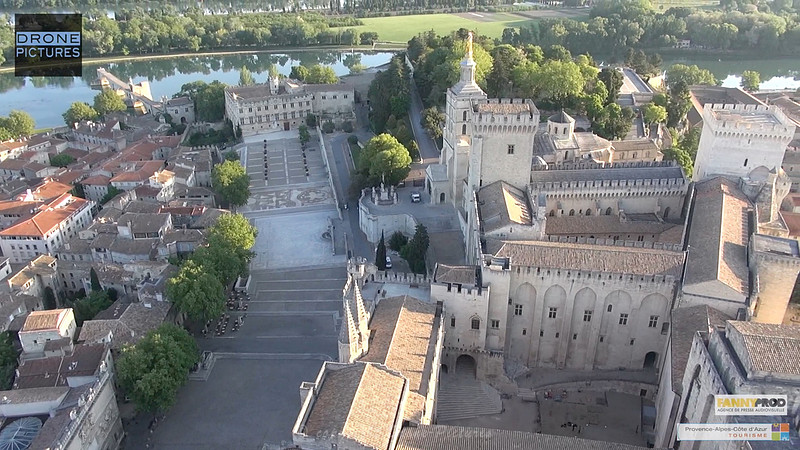 Avignon par Drone Pictures - Centre historique Palais des Papes